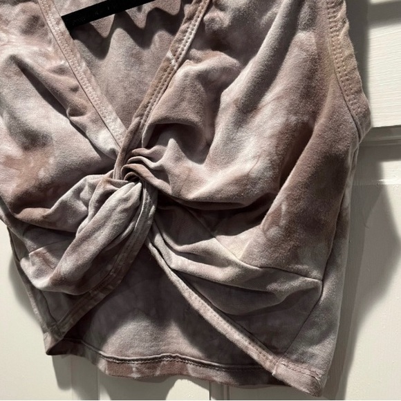 LULU’S Fit for Life Grey Multi Tie-Dye Twisted Reversible Crop Top. Size Small. - Picture 4 of 9